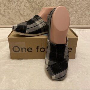 Toms Black and Gray Plaid Flats